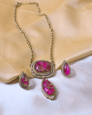 Rosave Pendant