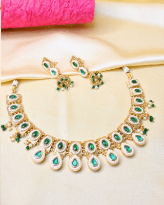 Kundan Embedded Emerald Neckpiece