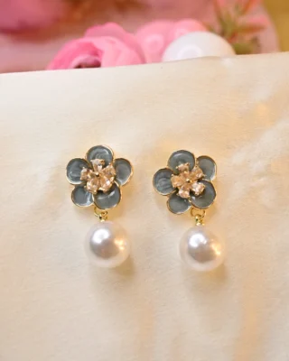 Petal Pearl Earings
